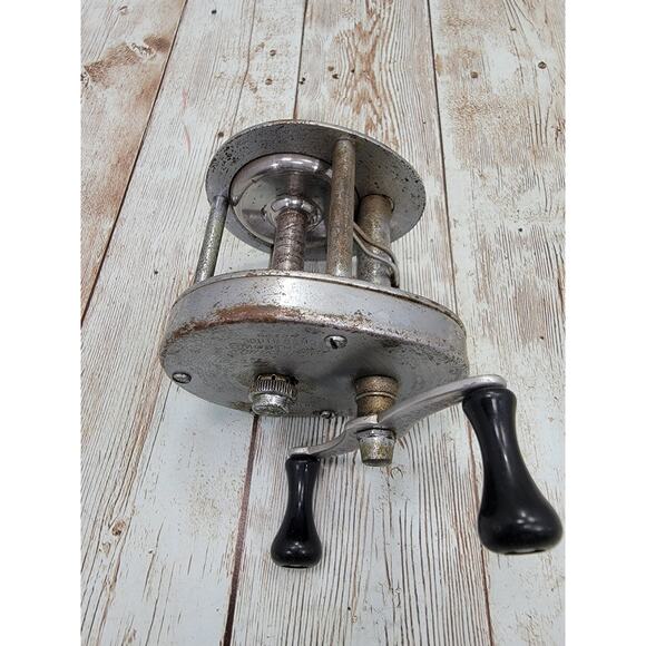 Vintage South Bend Model No. 790 Smoothcast Direct Drive Fishing Reel - Picture 2 of 8